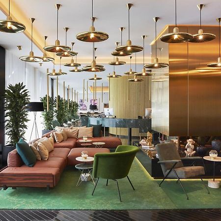 Roomers Munich, Autograph Collection Exterior foto The lobby of the hotel