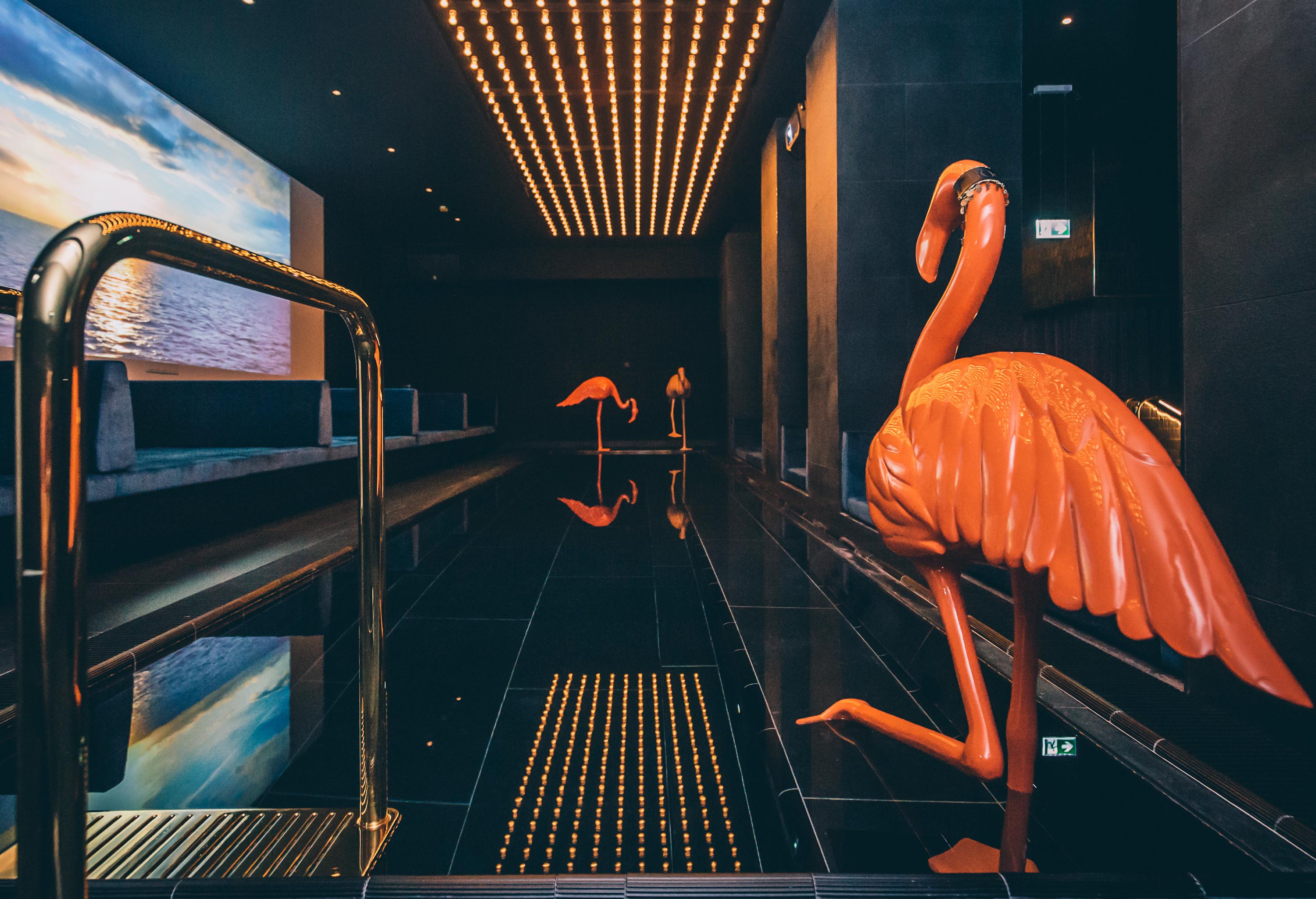 Roomers Munich, Autograph Collection Exterior foto The escalator at the entrance of the hotel