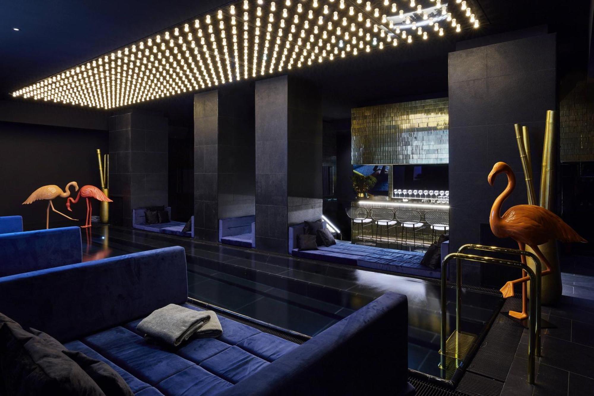 Roomers Munich, Autograph Collection Exterior foto Interior of the nightclub