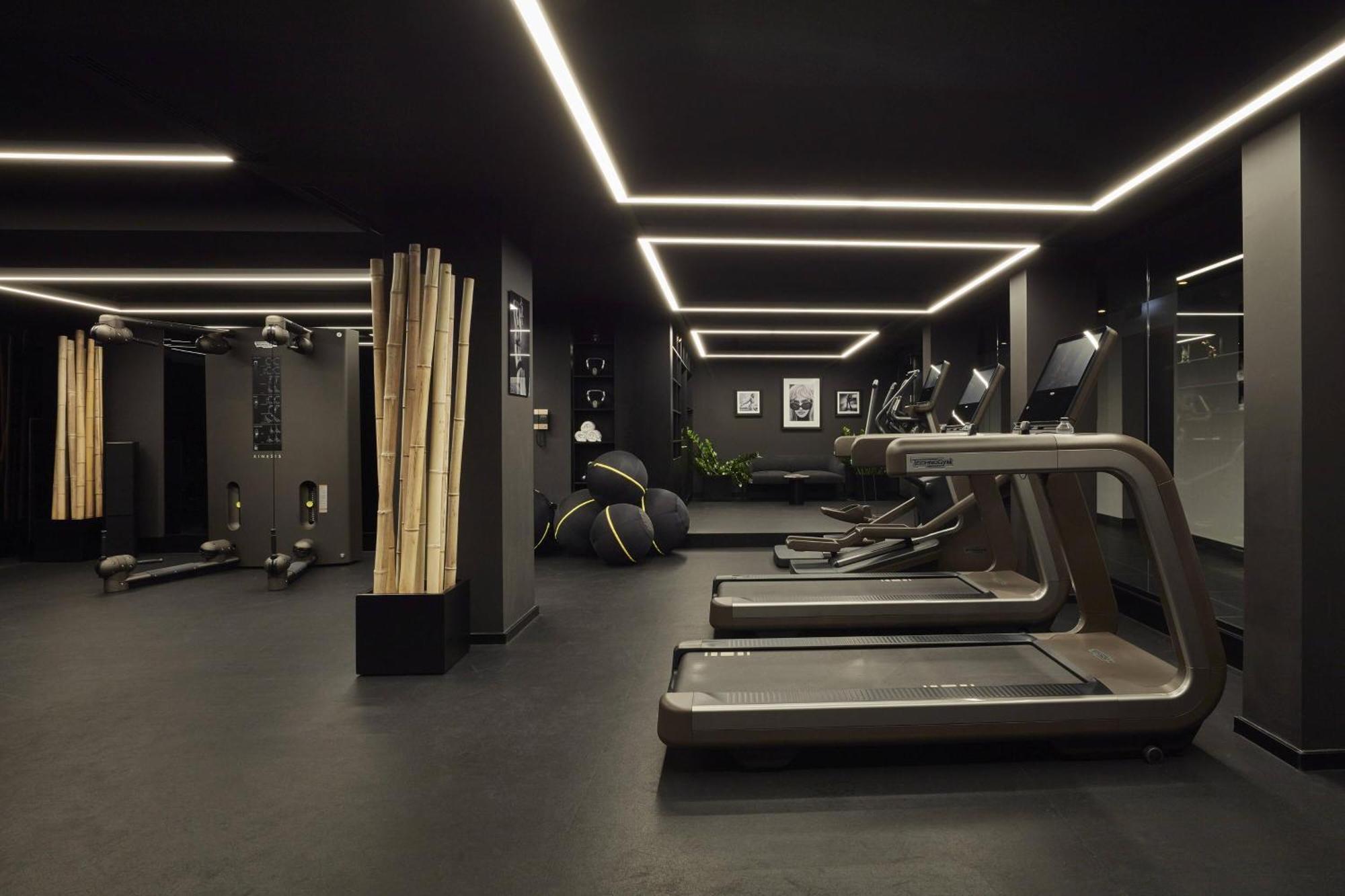 Roomers Munich, Autograph Collection Exterior foto The gym at The Standard East Village