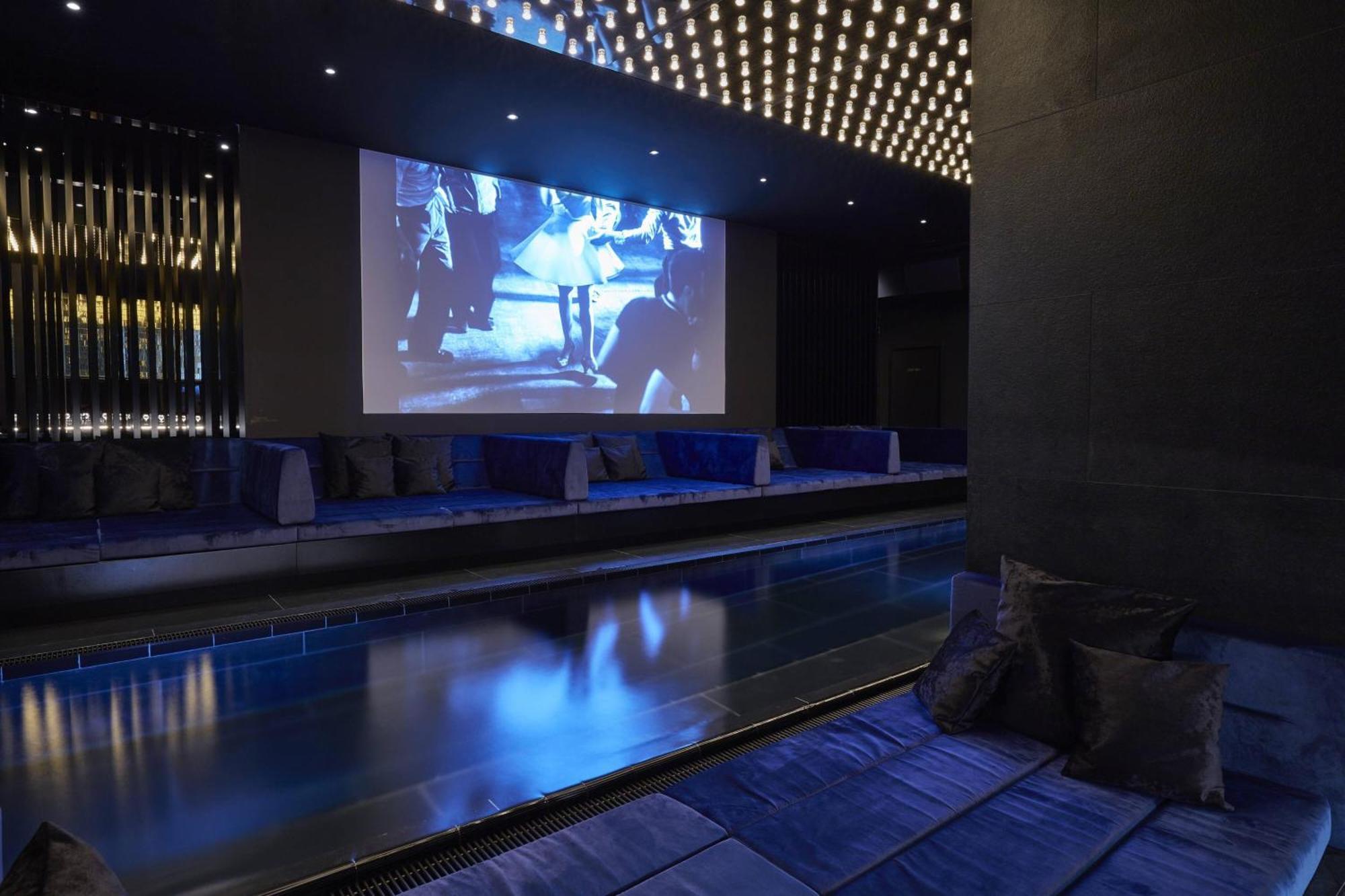 Roomers Munich, Autograph Collection Exterior foto The interior of the nightclub