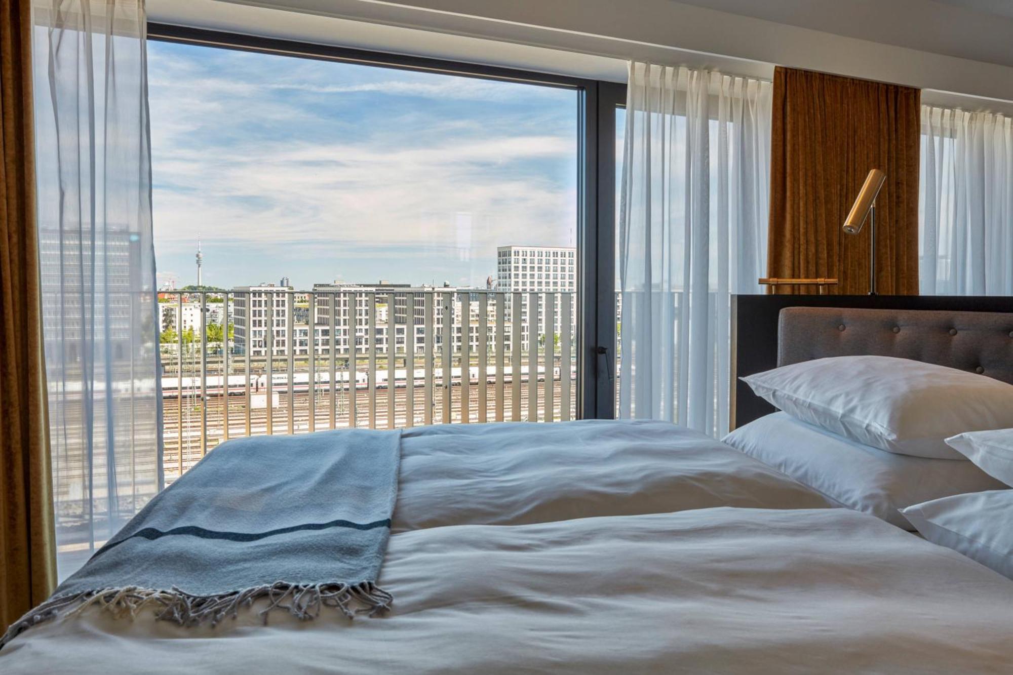 Roomers Munich, Autograph Collection Exterior foto A bedroom at the hotel