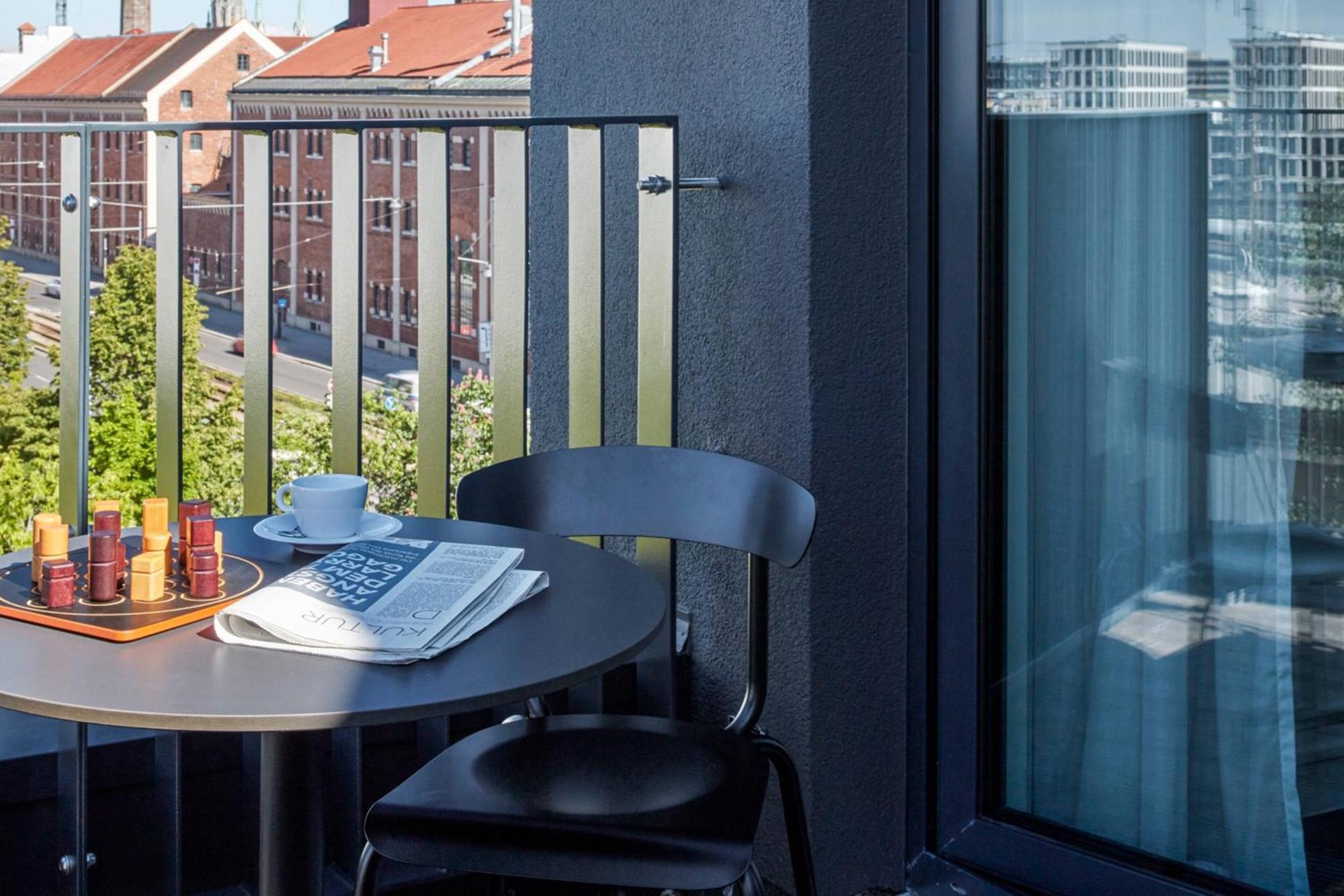 Roomers Munich, Autograph Collection Exterior foto A balcony